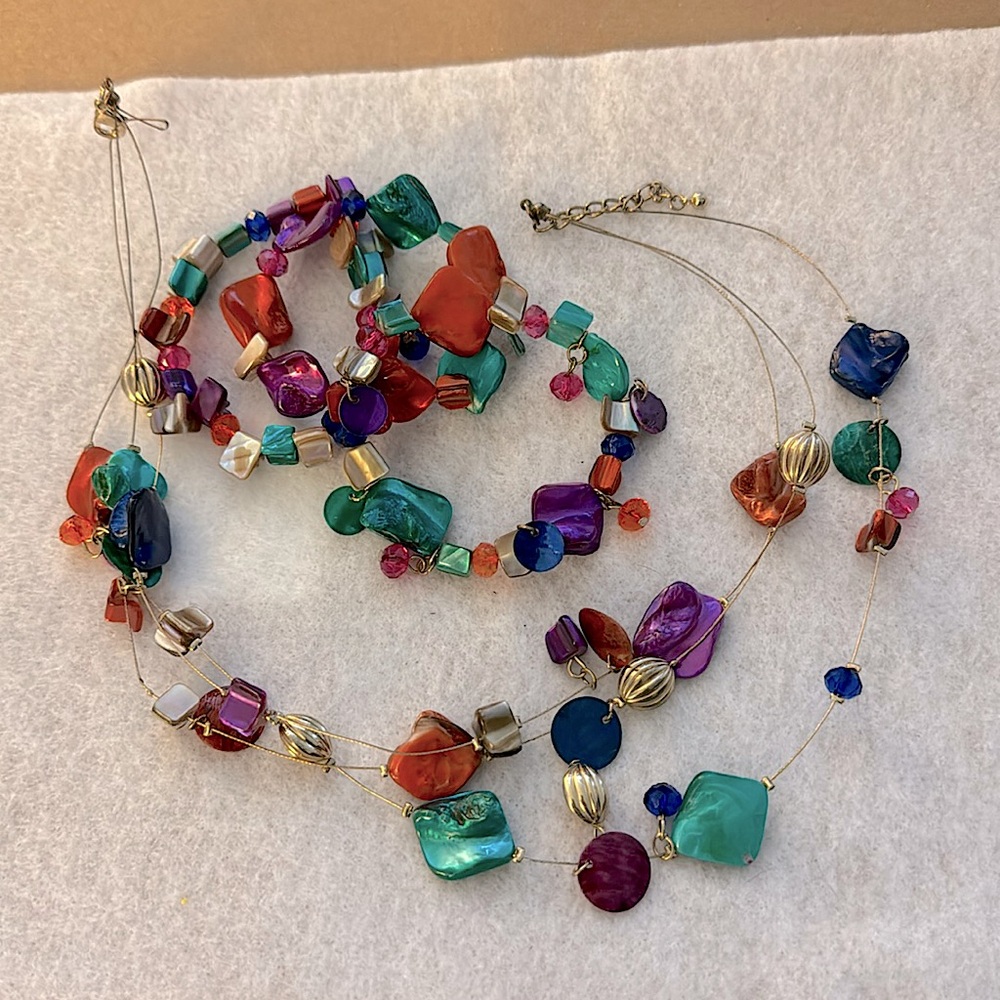 Shell and beed 3 strand necklace with bracelets